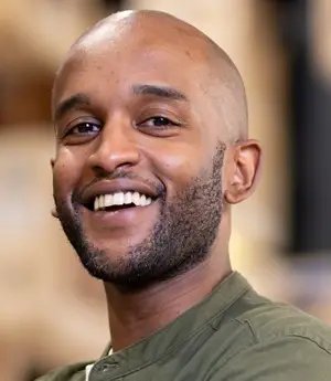Portrait de Fabien Simitambe, consultant Proxy Product Owner Power Platform chez Kwanzeo