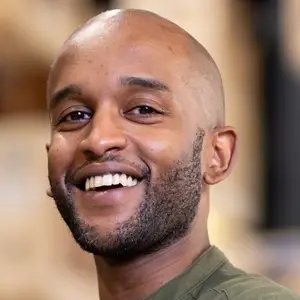 Portrait de Fabien Simitambe, consultant tech lead