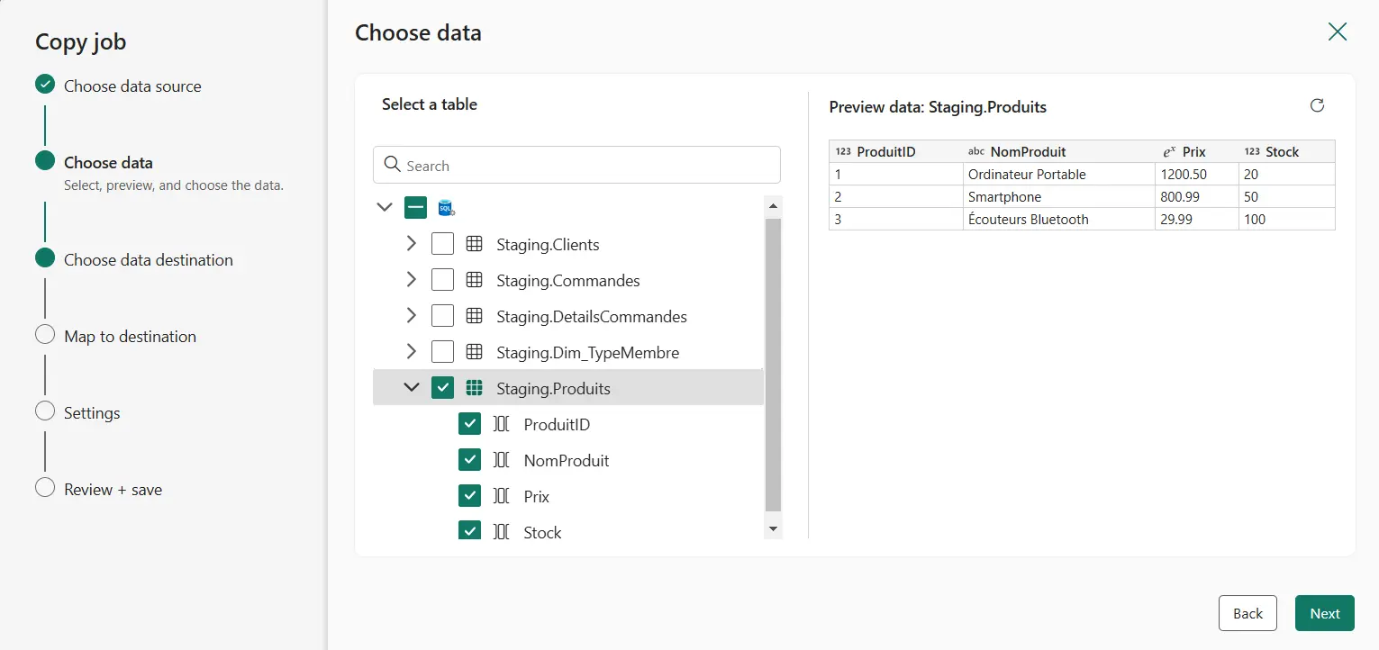 Interface de sélection des tables de données à transférer dans l’assistant de création de Copy Job sur Microsoft Fabric, avec un aperçu des données.