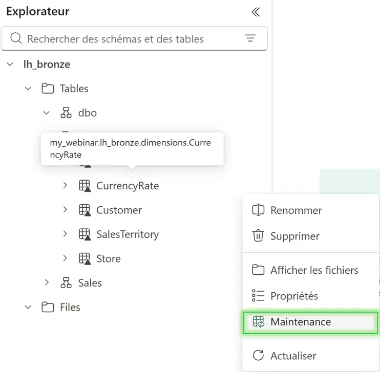 Interface Microsoft Fabric illustrant l’exécution manuelle ou la planification automatisée des opérations de maintenance d’un Lakehouse via le menu « Maintenance », notebooks ou pipelines.
